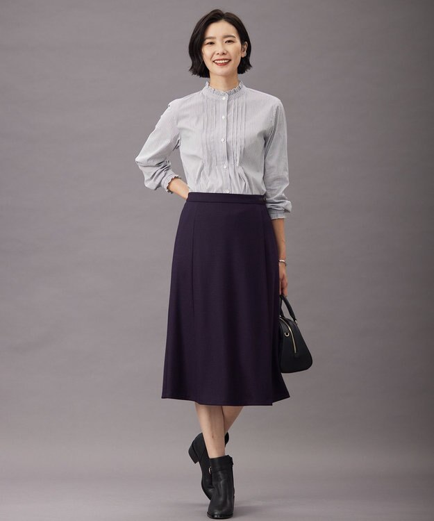 J.PRESS LADIES 【洗える】BEZ C/Ny ドビーストライプ フリルネック ブラウス ネイビー系1