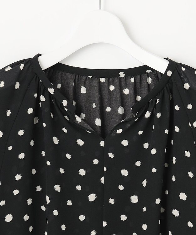 自由区 【セットアップ可】ドットプリント スキッパーブラウス ブラック系5