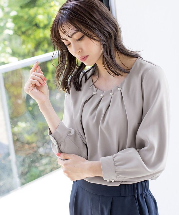 Tiaclasse L 【洗える】大人上品なタックパールブラウス グレージュ