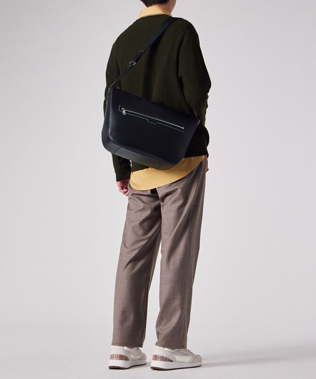 Paul Smith ロゴエンボス ショルダーバッグ ブラック