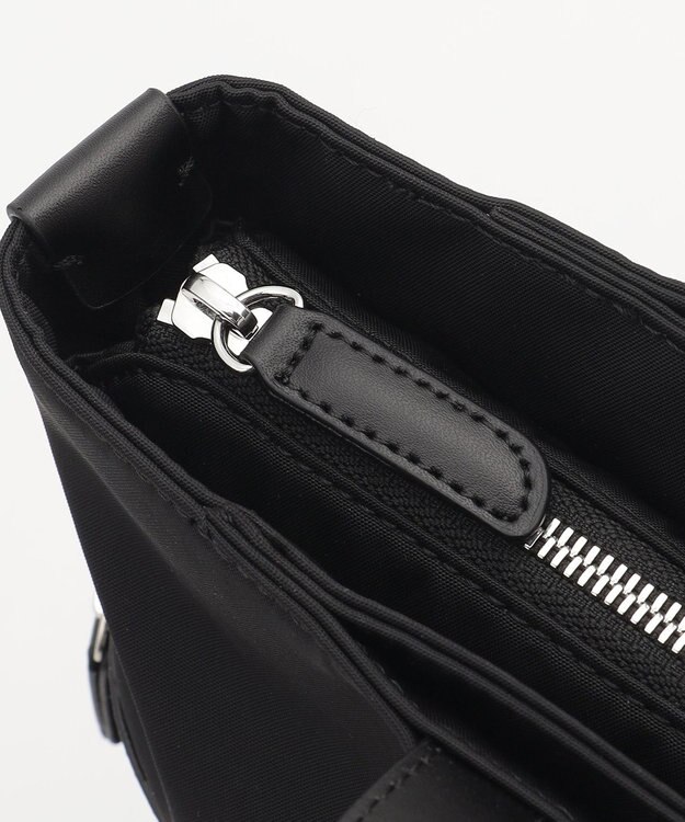 Y'SACCS アシメファスナーポケットリュック ブラック