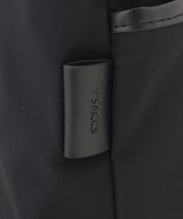 Y'SACCS アシメファスナーポケットリュック ブラック