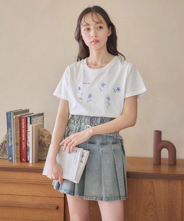 earth music&ecology アソートロマンティックグラフィックＴ Off White