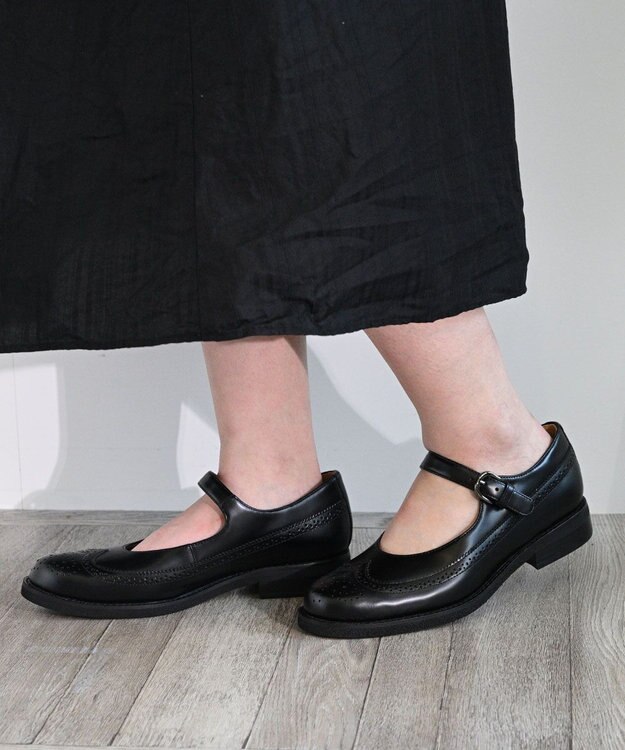 APOM 本革メリージェーンブローグシューズ 30 ブラックG