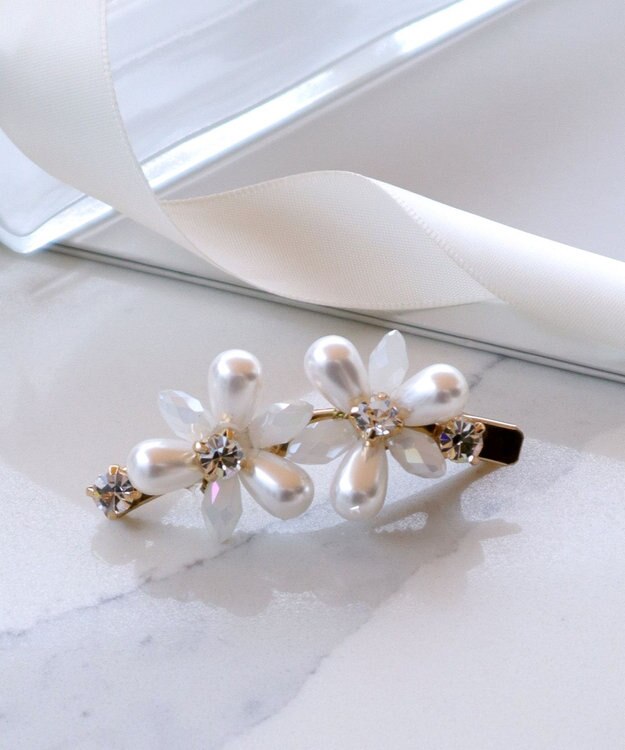 Tiaclasse パールフラワーヘアクリップ オフホワイト