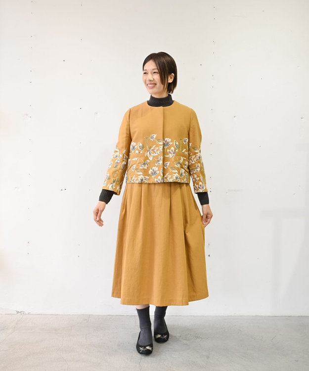 muuc 〈遠州織物の工場で織られた上質なコットン生地〉モクレン刺繍 後ろファスナー有り ノーカラー ノースリーブ ウエスト切り替えワンピース（セットアップ可能） イエロー×ホワイト