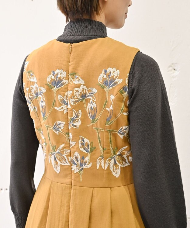 muuc 〈遠州織物の工場で織られた上質なコットン生地〉モクレン刺繍 後ろファスナー有り ノーカラー ノースリーブ ウエスト切り替えワンピース（セットアップ可能） イエロー×ホワイト