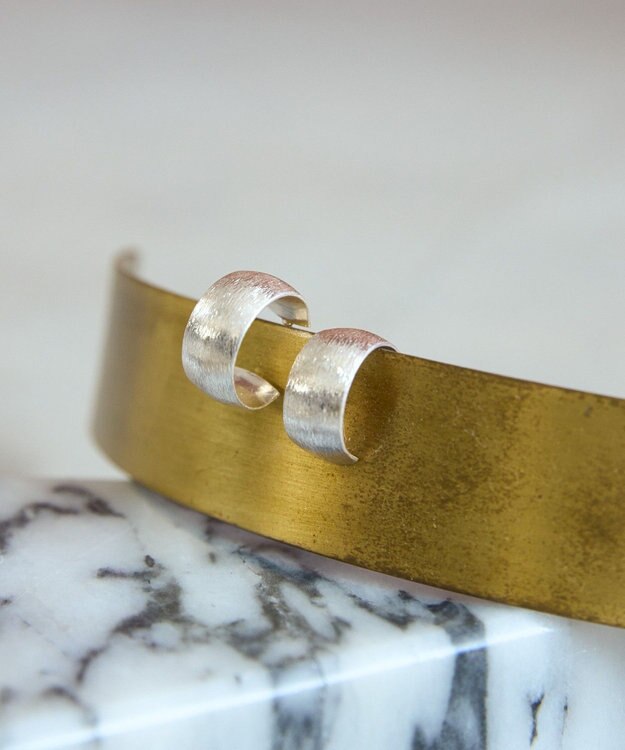 AMERICAN HOLIC ヘアラインフープピアス Silver