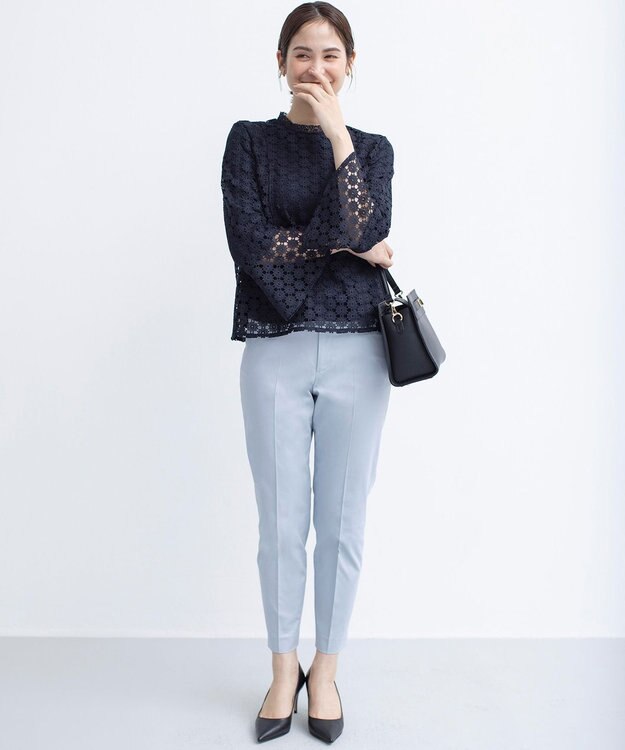 組曲 【WEB限定】サテンストレッチ クロップドパンツ サックスブルー系