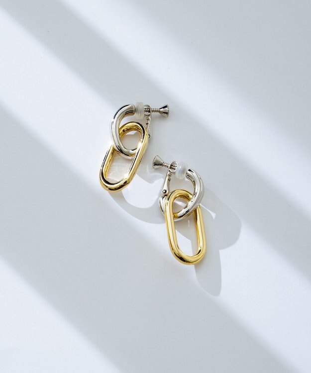 23区 【VERY・Oggi掲載】コンビカラー オーバル イヤリング ゴールド系