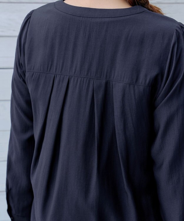 Tiaclasse L 【洗える】ノーカラーシアーシャツ ネイビー