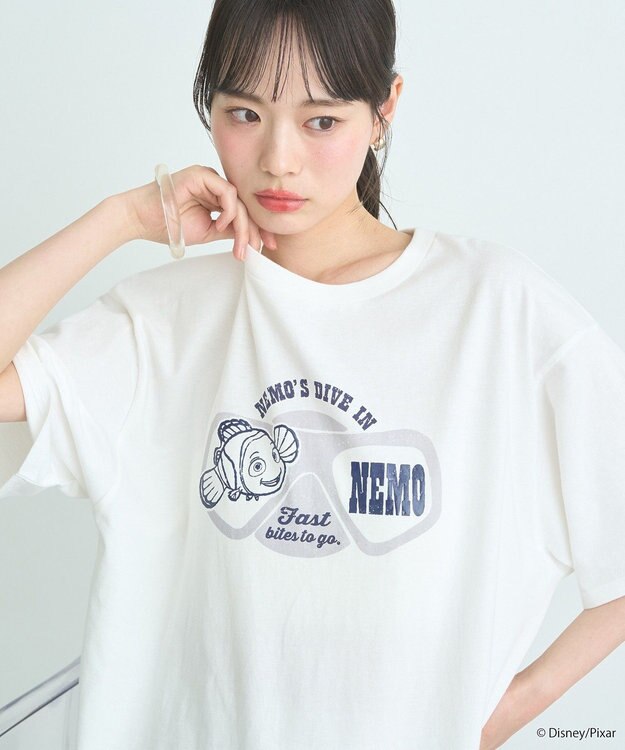 earth music&ecology Ｆｉｎｄｉｎｇ　Ｎｅｍｏ／シリコンプリントＴシャツ Off White
