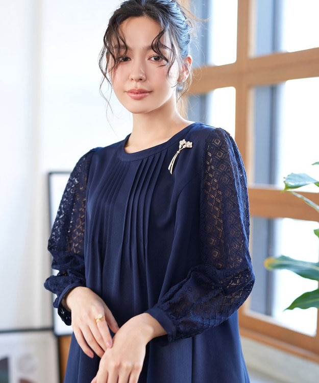 Tiaclasse フローラルブーケブローチ ゴールド