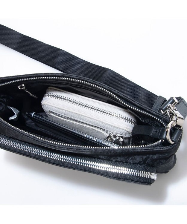 Y'SACCS モノグラムお財布ポシェット ブラック