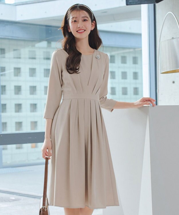 Tiaclasse 【おのののかさん着用】半袖&長袖選べる袖丈・タックフレアワンピース 長袖グレージュ