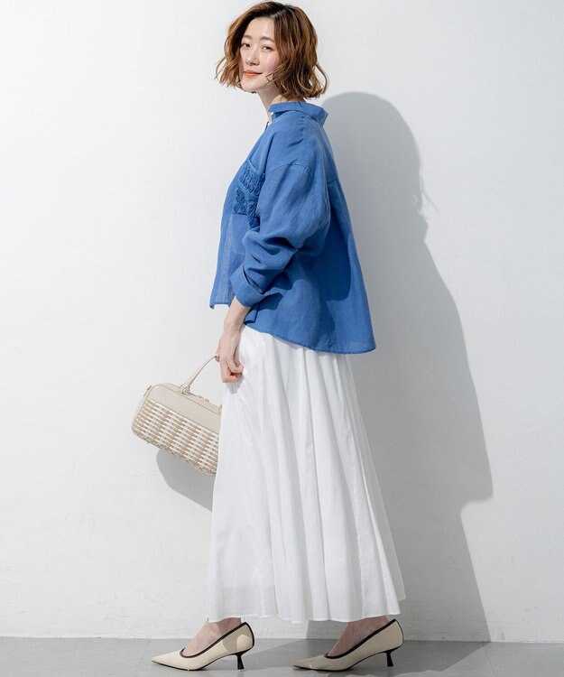 23区 【先行予約】LIBECOリネン ポケット刺繍 クロップドシャツ ブルー系