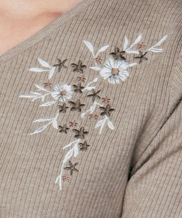 Tiaclasse 【洗える】刺繍リブニットトップス ベージュ