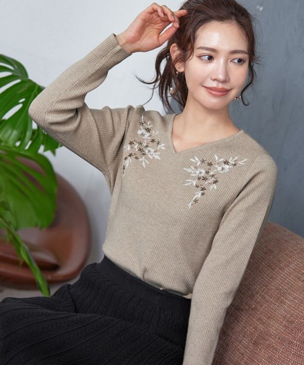 Tiaclasse 【洗える】刺繍リブニットトップス ベージュ