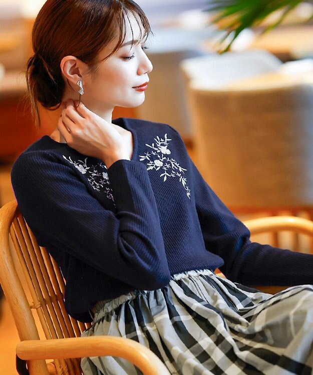 Tiaclasse 【洗える】刺繍リブニットトップス ネイビー