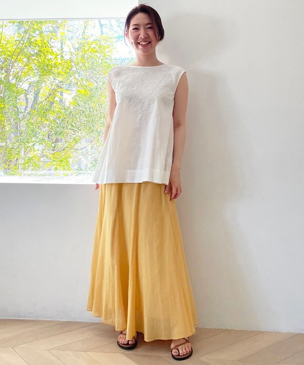 UNFILO 【撥水】レーヨン麻ライト刺繍ブラウス ホワイト系