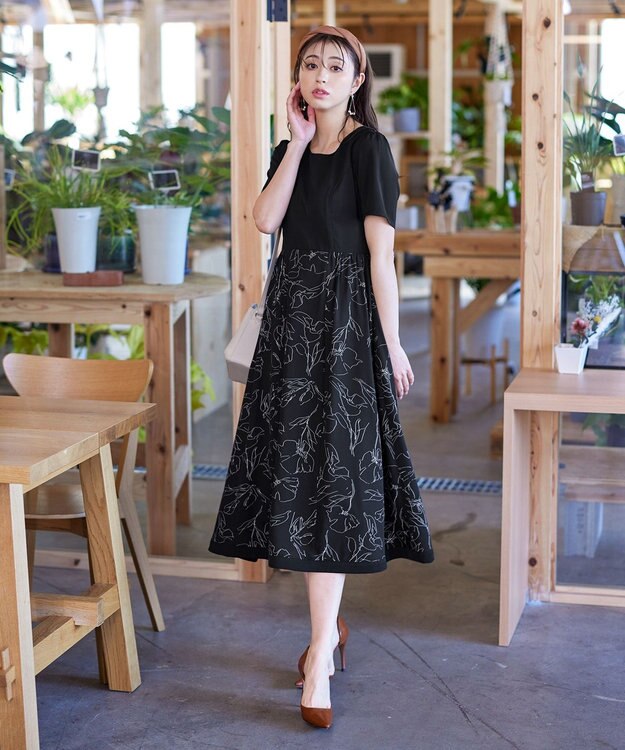 Tiaclasse 【小倉優子さん着用・新色追加・洗える】モノトーンフラワープリントワンピース ブラック×ブラック