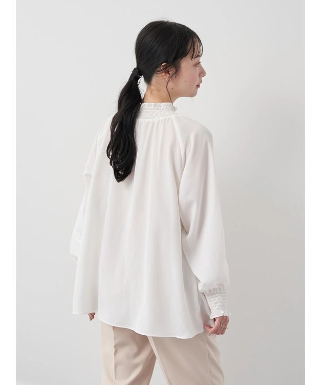 earth music&ecology シャーリングネックブラウス Off White