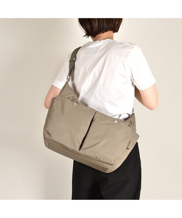 Y'SACCS ダブルホックポケットショルダー　Mサイズ グレージュ