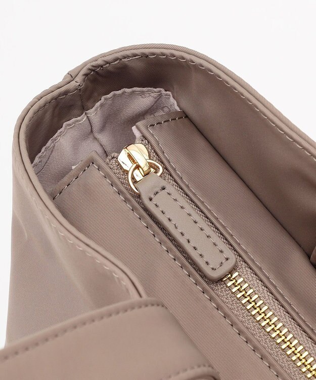 TOCCA 【撥水・A4サイズ対応】BLOOMING BUD NYLONBAG ナイロンバッグ ベージュ系
