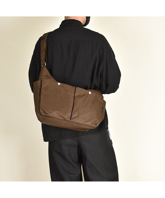 Y'SACCS ダブルホックポケットショルダー　Mサイズ チョコ