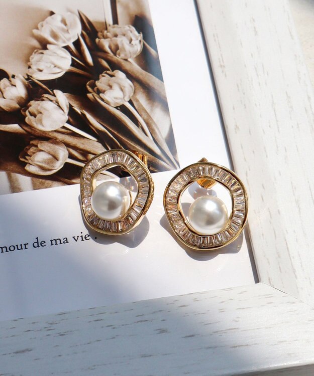 Tiaclasse 【金属アレルギー対応】パール＋ウェーブサークルピアス ゴールド