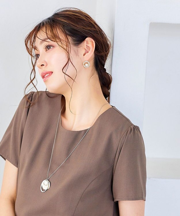 Tiaclasse 【金属アレルギー対応】パール＋ウェーブサークルピアス ゴールド