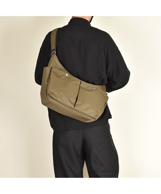 Y'SACCS ダブルホックポケットショルダー　Mサイズ カーキ