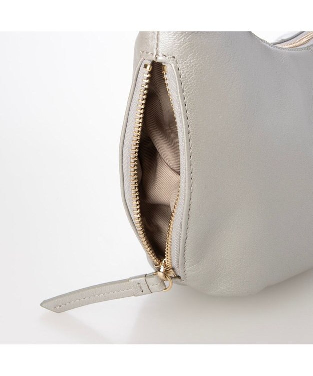 UNBILLION アトランタ ATLANTA / やぎ革軽量ハーフムーンショルダー シルバーグレー