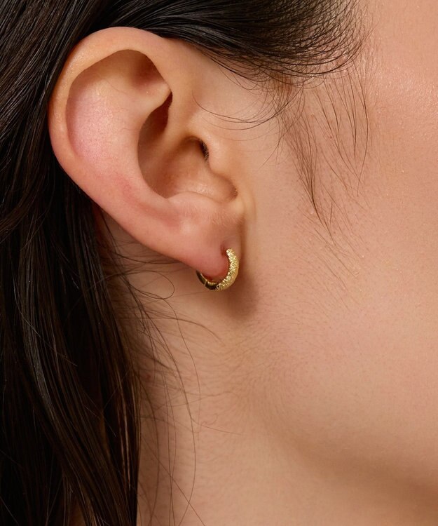 Phoebe 〈金属アレルギー対応〉サテンフープワンタッチピアス　ゴールド/ニッケルフリー ゴールド