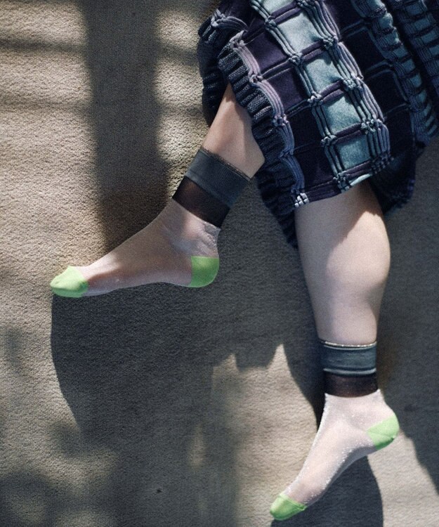 TRICOTE レイヤー ラメ シアーソックス 95GRAY