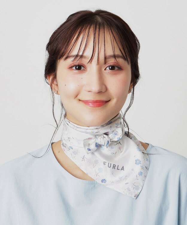 MOONBAT 【シルク100%】フルラ (FURLA) 小花柄 シルクプリントスカーフ 58cm×58cm ライトグレー