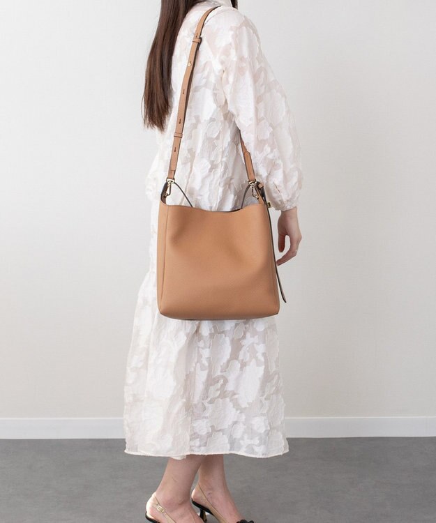 INTER-CHAUSSURES 【LORISTELLA】スマートソフト・バケットバッグ大きめ キャメル