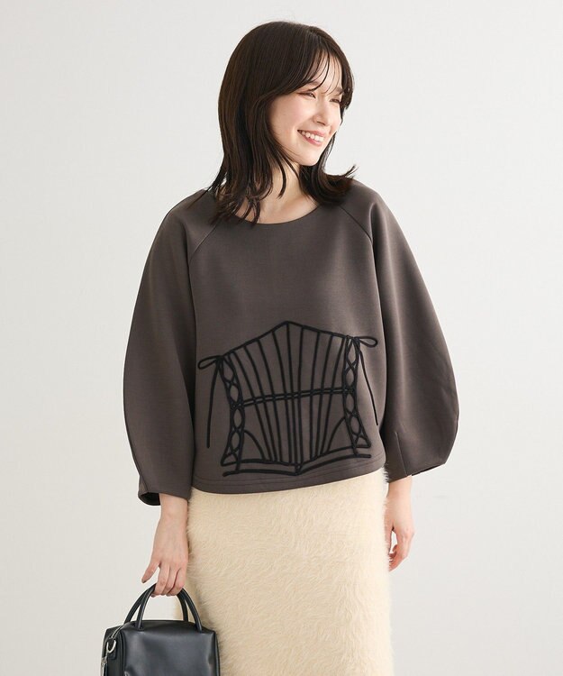 Green Parks ■ESCAR コルセットコード刺繍プルオーバー Charcoal Gray