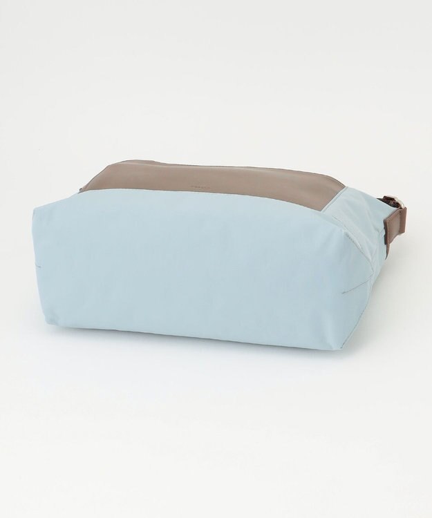 Y'SACCS ナイロン×リサイクルレザー　コンビマルチショルダー ライトブルー