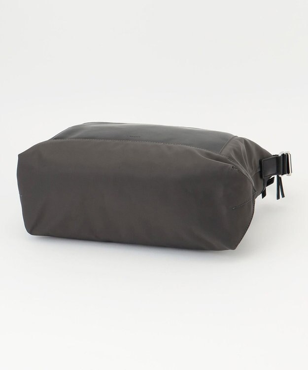 Y'SACCS ナイロン×リサイクルレザー　コンビマルチショルダー グレー