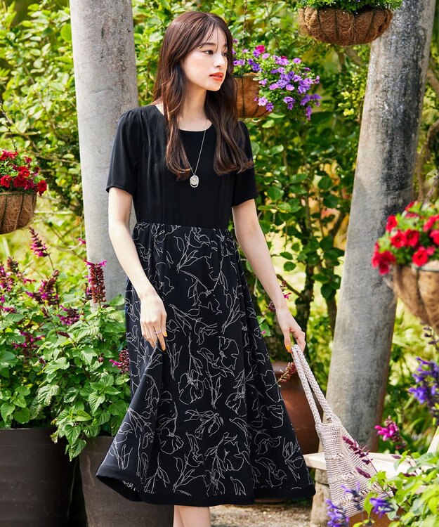 Tiaclasse 【小倉優子さん着用・新色追加・洗える】モノトーンフラワープリントワンピース ブラック×ブラック