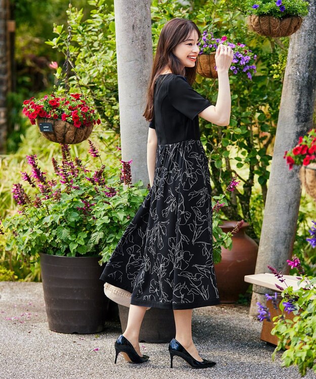 Tiaclasse 【小倉優子さん着用・新色追加・洗える】モノトーンフラワープリントワンピース ブラック×ブラック