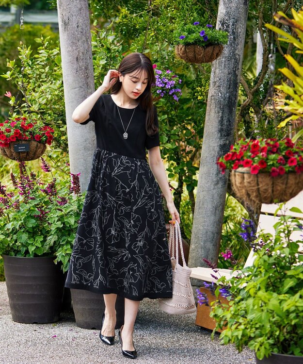 Tiaclasse 【小倉優子さん着用・新色追加・洗える】モノトーンフラワープリントワンピース ブラック×ブラック