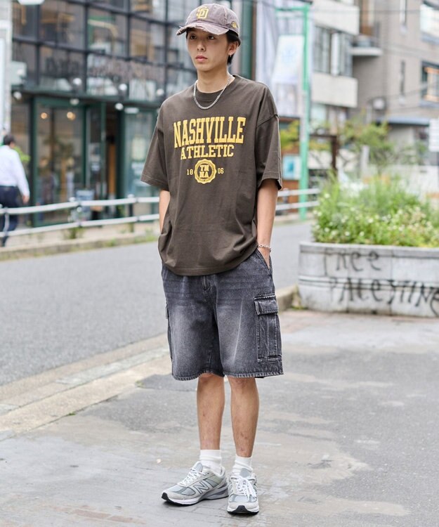 WEGO 【ユニセックス着用ITEM】アクセ付きグラフィックT（SS） ブラウン