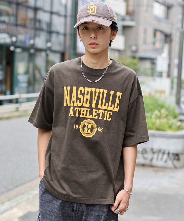 WEGO 【ユニセックス着用ITEM】アクセ付きグラフィックT（SS） ブラウン