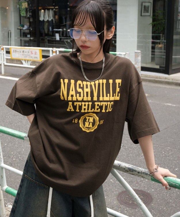 WEGO 【ユニセックス着用ITEM】アクセ付きグラフィックT（SS） ブラウン