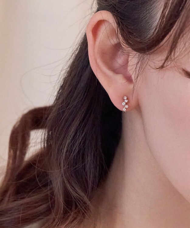 Phoebe 【金属アレルギー対応】【痛くないシリーズ】ランダムプチベゼルストーンライトフィットイヤリング　シャンパンゴールド