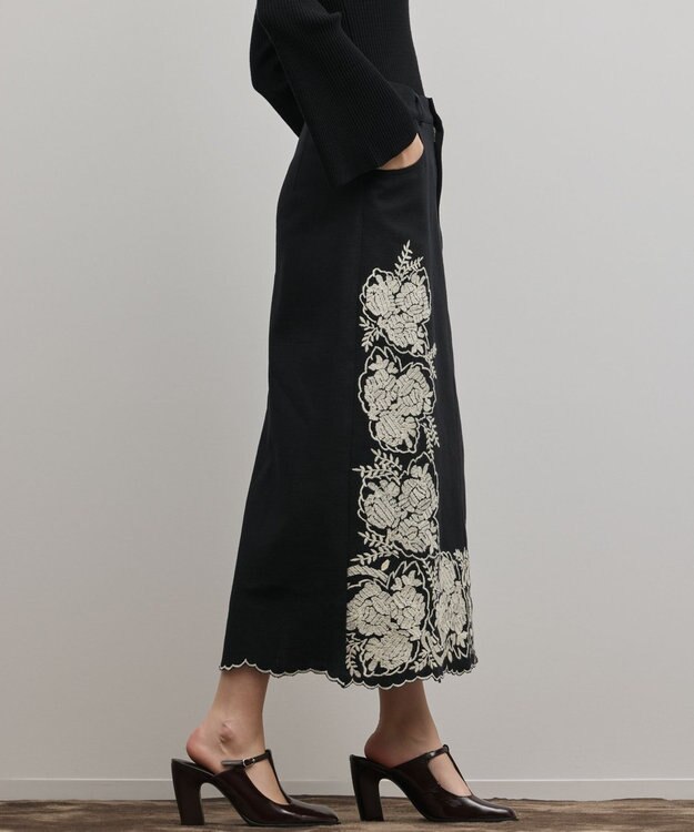 GRACE CONTINENTAL エンブロイダリータイトスカート ブラック