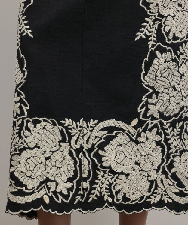 GRACE CONTINENTAL エンブロイダリータイトスカート ブラック