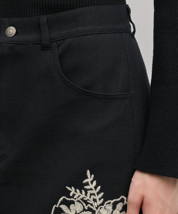 GRACE CONTINENTAL エンブロイダリータイトスカート ブラック